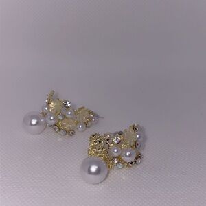 Elegant Gold and Pearl Earrings